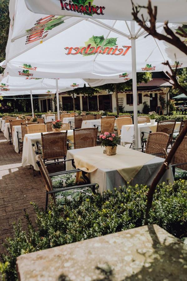 Hotel Zur Alten Muehle Neuenburg  Dış mekan fotoğraf